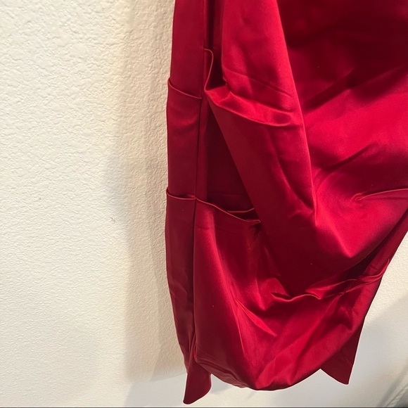 Issue size 6 deep red cap sleeve dress with rouching - Picture 2 of 5